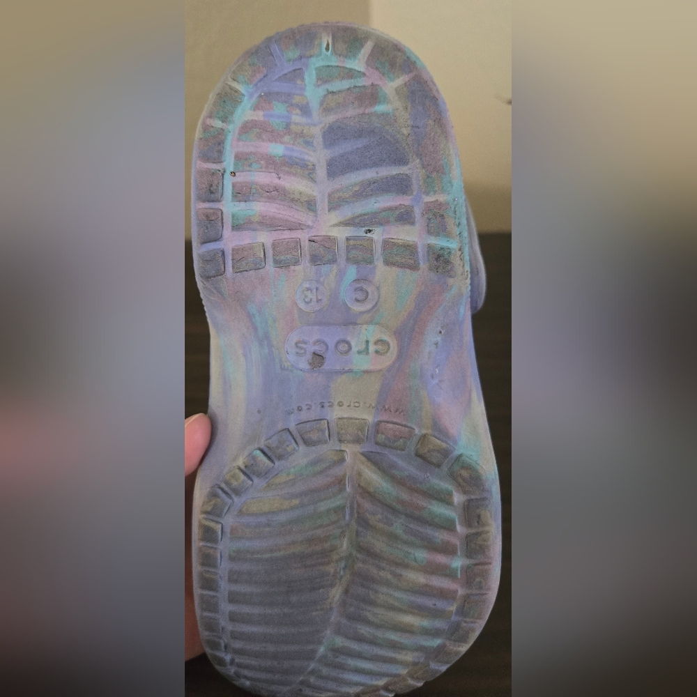 Kids Classic Marbled Crocs Clogs – Purple & Light Teal – Size 13C - Picture 6 of 8